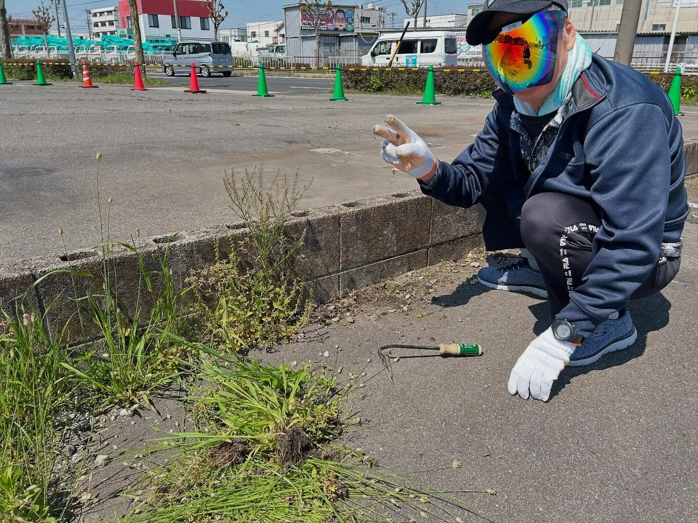 この前事業所の草取りをしてもらいました🙏